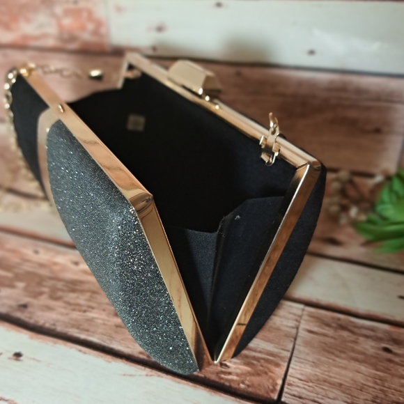 Gorgeous black evening bag with gold details - Picture 16 of 16